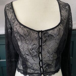 Long sleeve lace stretch crop top